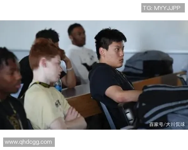 哈维西蒙斯：新生代足球天才的崛起与未来展望