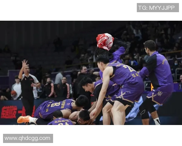 CBA北控队与上海队激战正酣谁能在这场对决中笑到最后